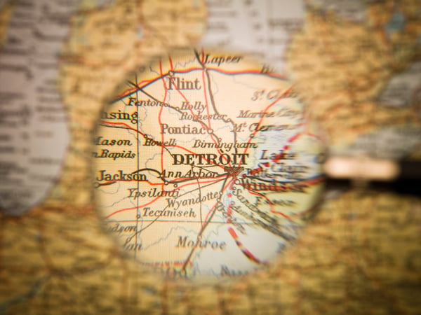 map with magnifying glass focused on city of Detroit