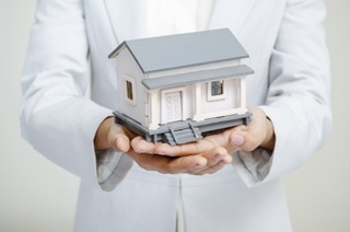 House model on Property Manager's hands
