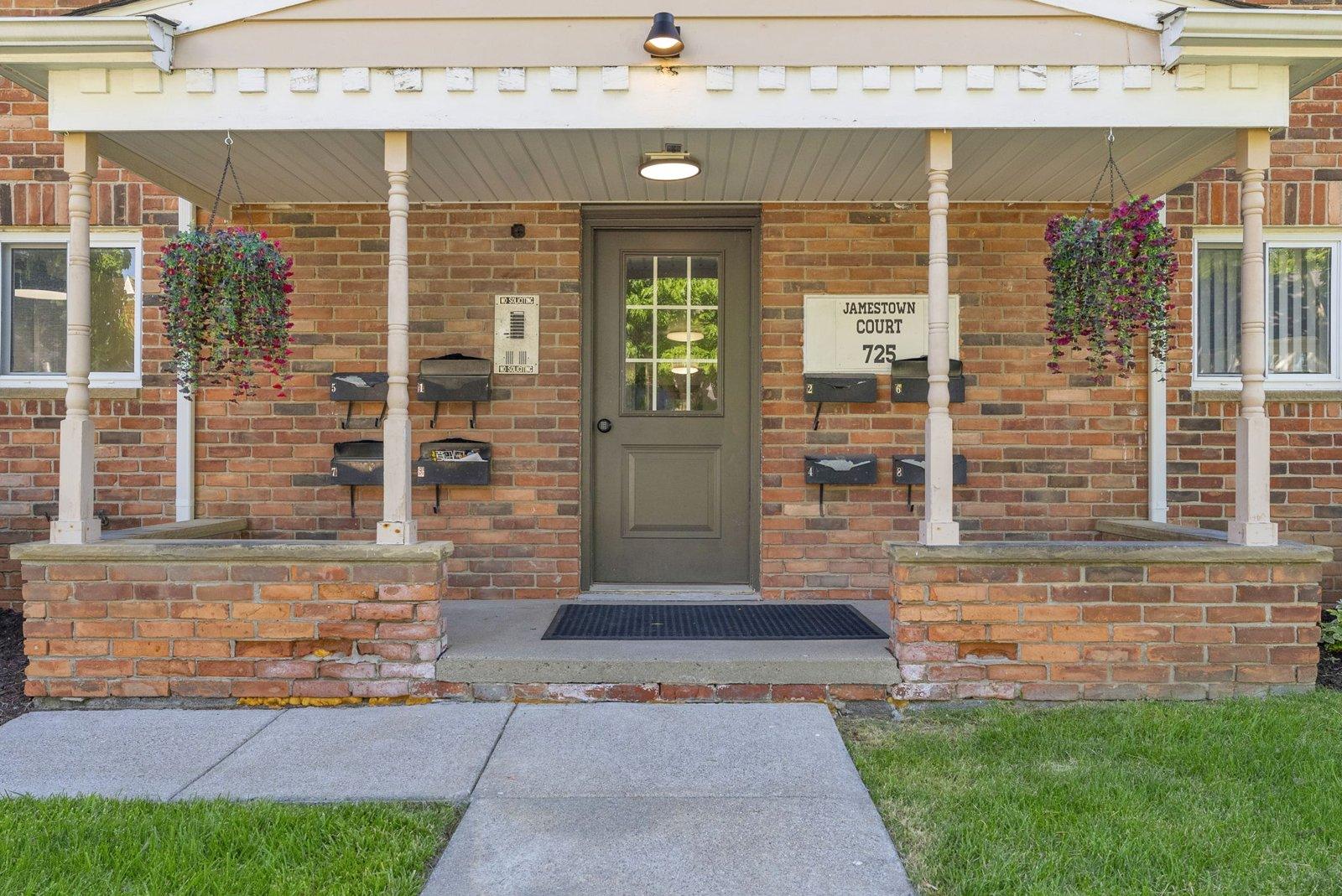 Exterior 5