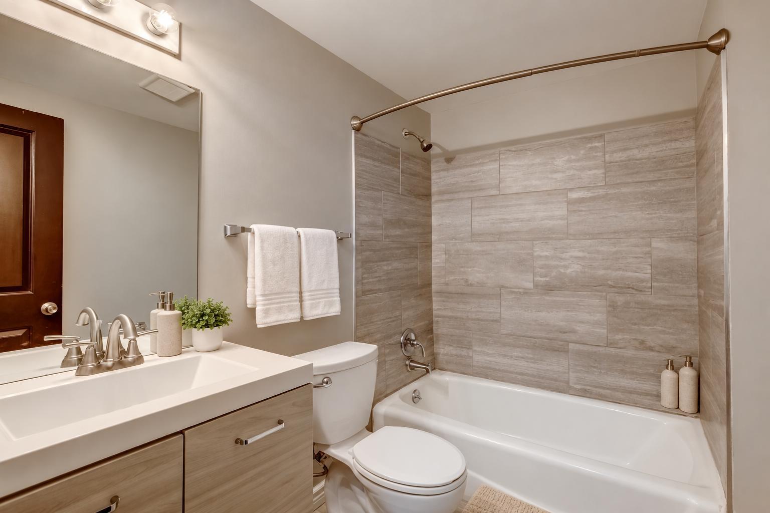 Bathroom with tiled tub surround